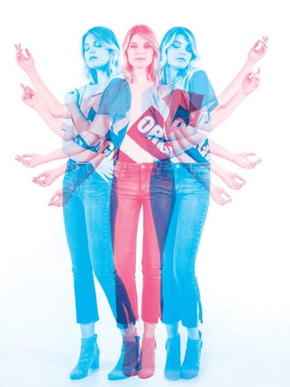 Buzo, Adidas, $1299. Jeans, John L. Cook, $1975. Botas, Hush Puppies, $2450