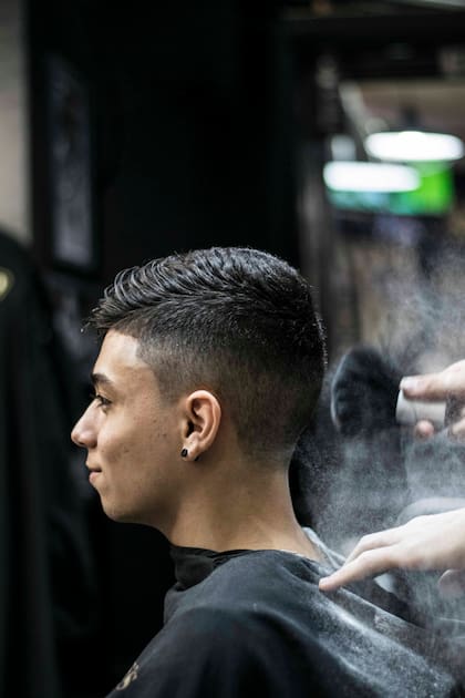 Los cortes de tendencias demandan que cada 15 o 20 días vuelvan a la peluquería.