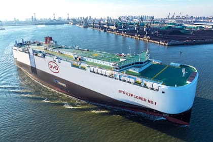 BYD compró ocho buques cargueros para aumentar exponencialmente sus volúmenes de exportación.