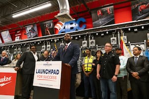 Byron Donalds busca eliminar los costos de matrícula para estudiantes