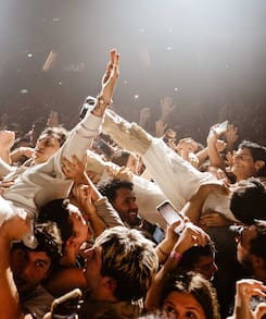 CA7RIEL & Paco Amoroso, Martin Garrix, Arjona, Bahiano y una comedia dramática