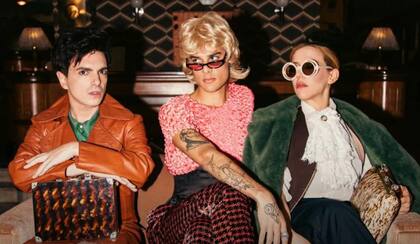 Ca7riel junto a Ale Sergi y Juliana Gattas -Miranda- para el videoclip de "Don"