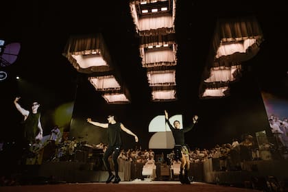 Ca7riel y Paco Amoroso presentaron su último álbum en el Movistar Arena