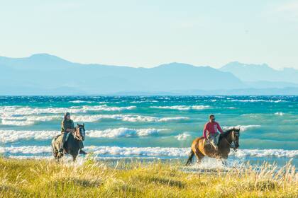 Cabalgata a orillas del Lago Buenos Aires