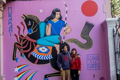 Alejandro Sordi y Paula Duró, los artistas elegidos para sumarse a la propuesta de pintar murales para acompañar el lanzamiento de la última novela de Murakami