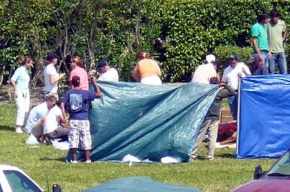 Lonas para cubrir los caballos mientras los veterinarios trataban de salvarles la vida