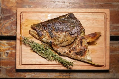 Cabeza de pez limón, el "rey de los pescados estacionales"