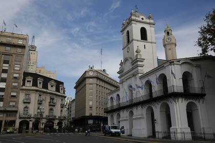 Varios integrantes de la Comisión Nacional de Monumentos se oponen al proyecto oficial para dejar su sede histórica en el Cabildo