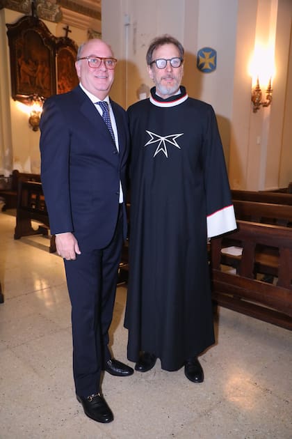 Cabrales, junto al Caballero de la Orden de Malta, Luis Lahite. En el pasado, el empresario había sido distinguido como Caballero de la Orden Nacional al Mérito de Colombia