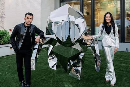 Cabrera colocará en su nuevo hogar una de sus obras más famosas: el toro negro (Instagram: @Nancy_Almodovar)