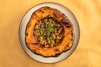 Cabutia relleno con guiso de porotos negros