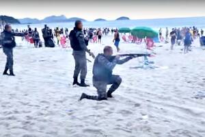 La policía brasileña reprimió violentamente a los hinchas de Boca en la playa de Copacabana
