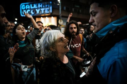 Cacerolazo en Acoyte y Rivadavia, en el barrio de Caballito