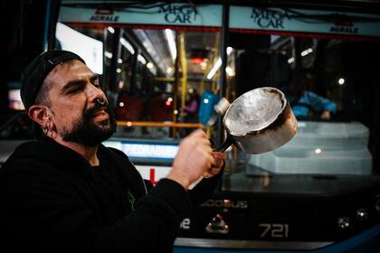 Cacerolazo en Acoyte y Rivadavia, en el barrio de Caballito