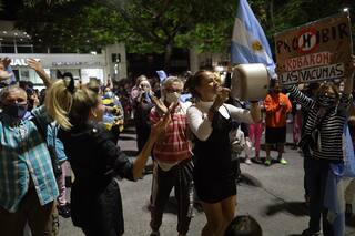 Cierre de escuelas, principal motivo del cacerolazo en Olivos