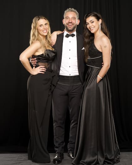 Cachete Sierra junto a su equipo del Cantando 2024