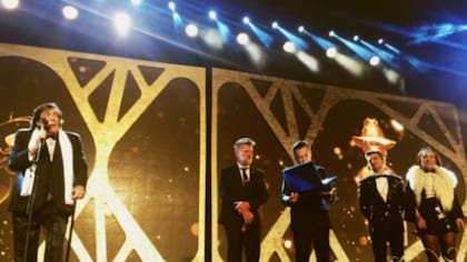 Cacho Castaña, homenajeado en los premios Gardel