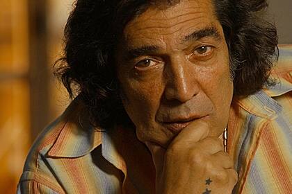 Cacho Castaña sigue estable, pero delicado