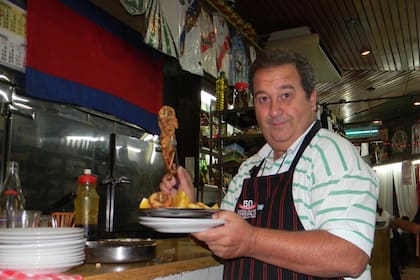 Cacho con las ranas a la provenzal, las preferidas de Maradona