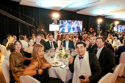 Cacho Rubio y sus compañeros de mesa