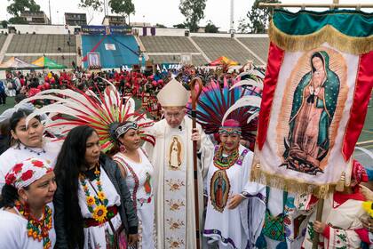 Cada 12 de diciembre, miles de fieles celebran esta fecha con fervor, combinando actos religiosos con manifestaciones culturales (AP Foto/Damian Dovarganes, Archivo)