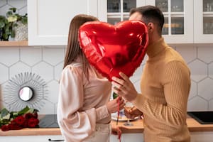 Cuáles son los mejores regalos para dar en San Valentín a tu pareja, según la IA