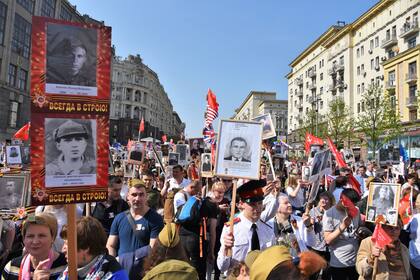 Cada 9 de mayo, desde 2007, tiene lugar este interminable desfile en el que se recuerda a quienes lucharon en la II Guerra Mundial