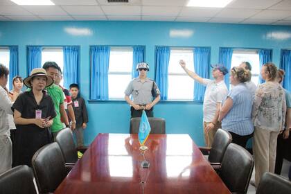 Cada año alrededor de 100.000 extranjeros pagan por un tour de entre 45 y 130 dólares