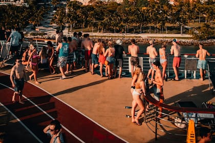 Cada año, durante la primavera, miles de visitantes buscan sol y diversión en las playas del sur de Florida