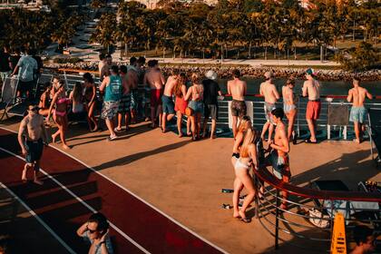 Cada año, durante la primavera, miles de visitantes buscan sol y diversión en las playas del sur de Florida