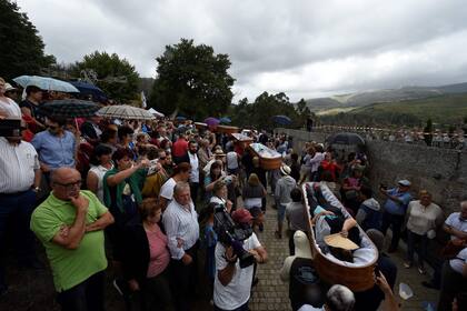 Cada año es mayor el número de personas que llega hasta la ciudad de 4 mil habitantes, para presenciar el inusual ritual