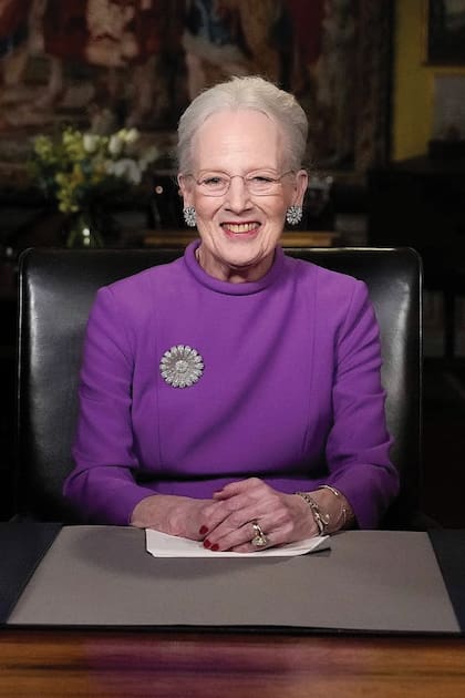 Cada año, Margarita brinda un cálido discurso de fin de año que es emitido por la televisión danesa. El que dio el 31 de diciembre pasado fue toda una sorpresa porque anunció su abdicación: “Espero que la nueva pareja real se encuentre con la misma confianza y cariño que he recibido. Dios los bendiga”, dijo.