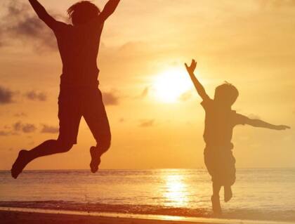 Cada aumento del 1 % en felicidad reduce 0,43 % la mortalidad entre los 30 y 70 años