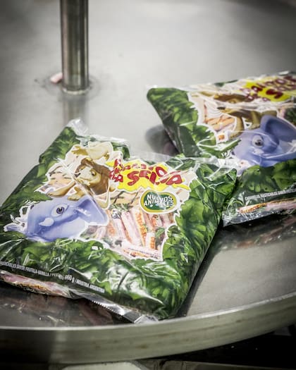 Cada bolsa contiene alrededor de doscientos palitos.