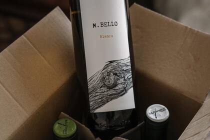 Cada botella destinada a un cliente de EE. UU. distinto lleva una etiqueta personalizada