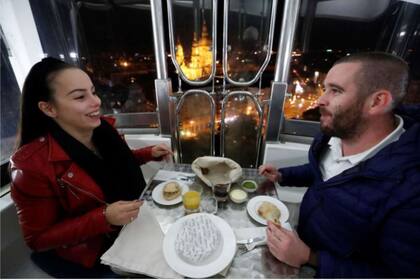 Cada cápsula del Budapest Eye pudo recibir hasta cuatro comensales, que disfrutaron de la comida y la vista en soledad