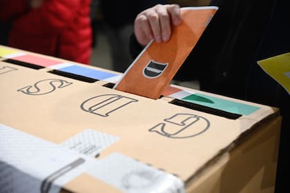 Cada categoría en las elecciones 2023 de Santa Fe tiene una boleta única diferente y una ranura distintiva en la urna
