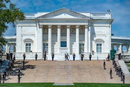 Cada ceremonia consta de una entrega de ofrenda del presidente de EE.UU.