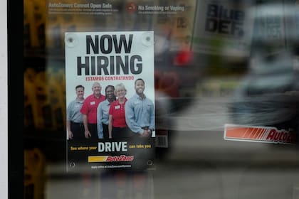 Cada compañía debe incluir los beneficios y el sueldo que ganará un empleado por hora