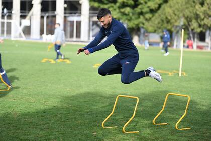 Cada día Iván Leguizamón va desde Del Viso, a donde llegó hace 17 años procedente de Paraguay, hasta Nueva Pompeya, donde se entrena San Lorenzo.