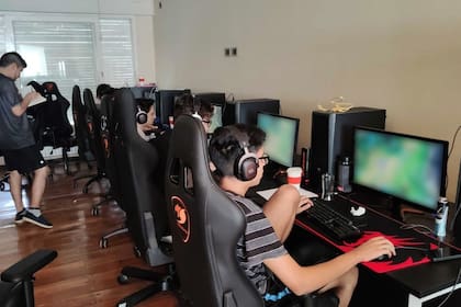 Cada equipo participó desde su "gaming house", donde viven y entrenan durante el año