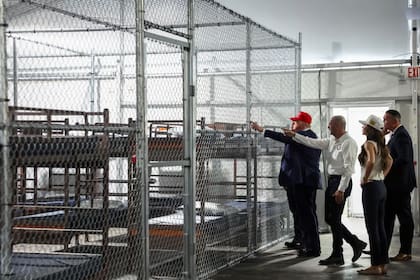 Cada jaula posee aproximadamente 24 camas