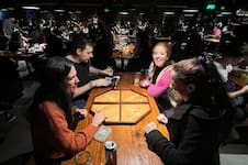 Cuándo es la Noche de los Juegos y qué bares participan con arcades, ping pong y scalextric