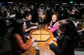 Cuándo es la Noche de los Juegos y qué bares participan con arcades, ping pong y scalextric