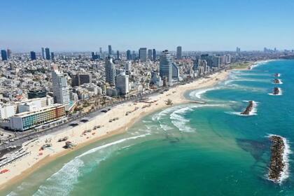 Cada mañana, Leticia recorría en bicicleta la costanera de Tel Aviv.