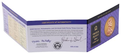 Cada moneda fue vendida acompañada de un certificado oficial de autentificación