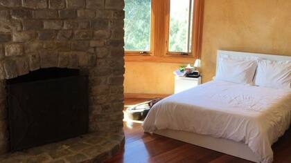 Cada noche de estadía tiene un costo de 1600 dólares