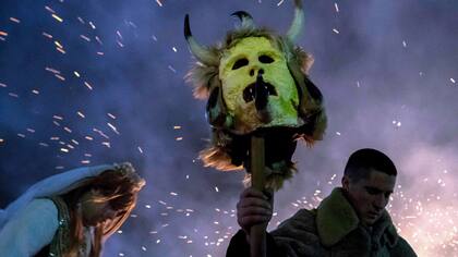 Cada persona fabrica su propia máscara