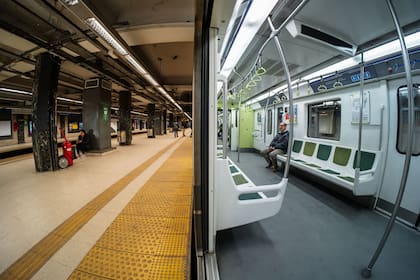 Cada persona ya puede elegir pagar el subte con tarjeta de crédito, débito, celular con NFC o los medios de pago ya disponibles