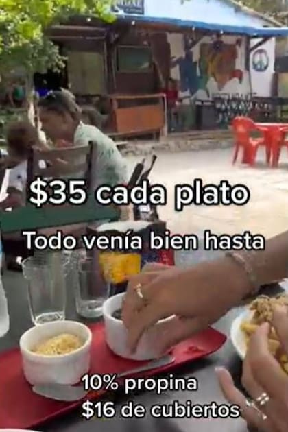 Cada plato de comida en un restaurante brasileño le costó al tiktoker Yoni 35 reales, pero tuvo que pagar 16 reales por el servicio de cubiertos